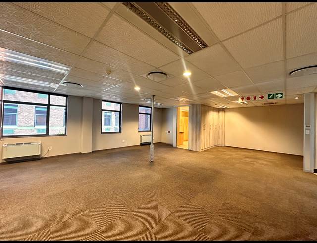 263M² OFFICE TO LET IN PARKTOWN
